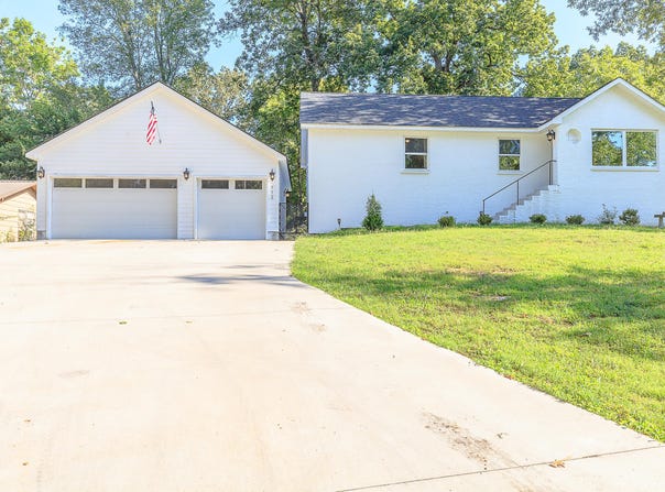 712 N Oakwood Street, Rossville, GA 30741