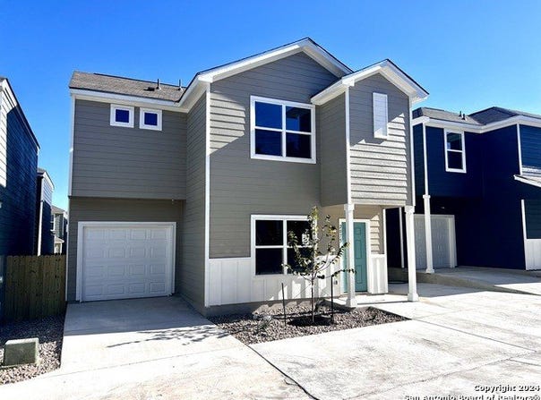 2075 Silver Oak Dr, San Antonio, TX 78213