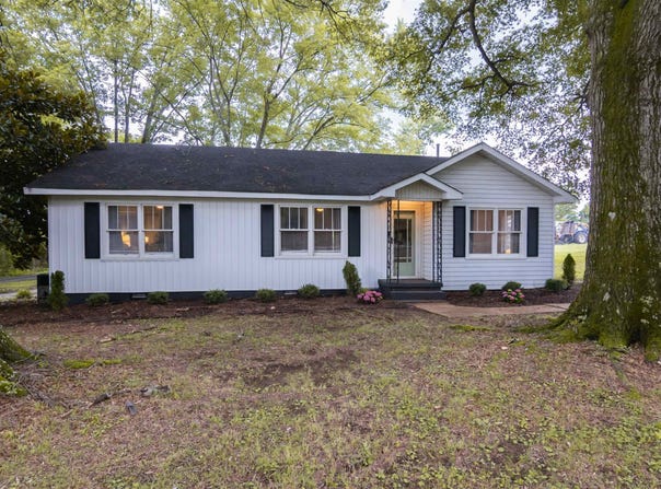 222 Bridge Rd, Killen, AL 35645