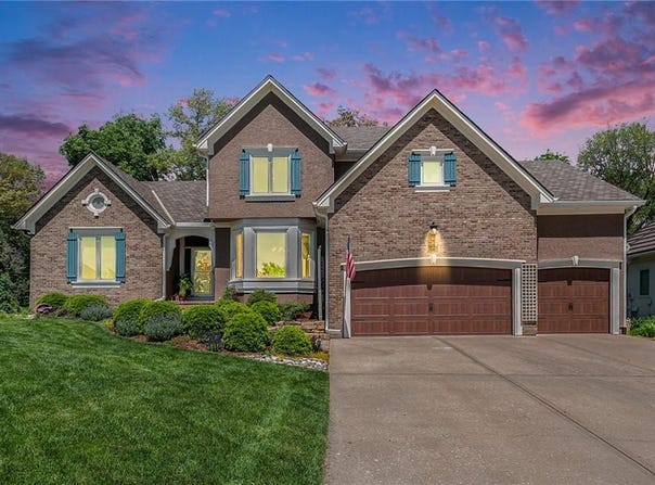 5484 NE Northgate Crossing, Lee's Summit, MO 64064