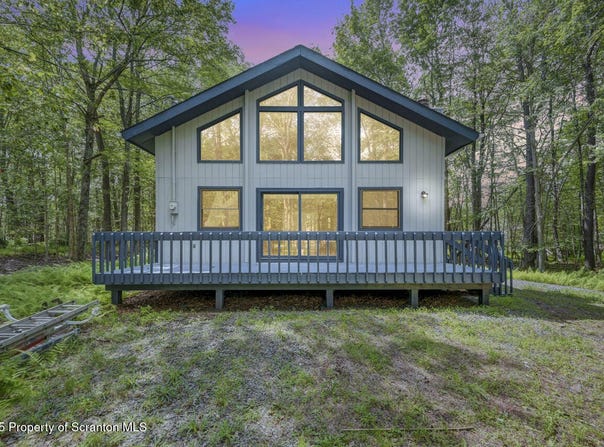 127 Livingston Lane, Gouldsboro, PA 18424