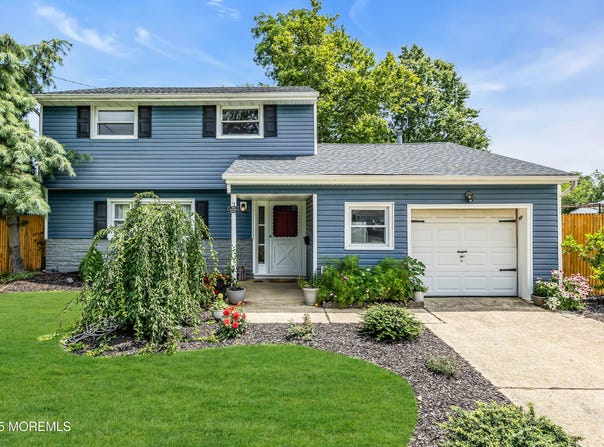 3 Buttonwood Place, Hazlet, NJ 07730