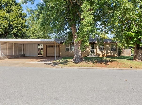 606 N 6th Street, Weatherford, OK 73096