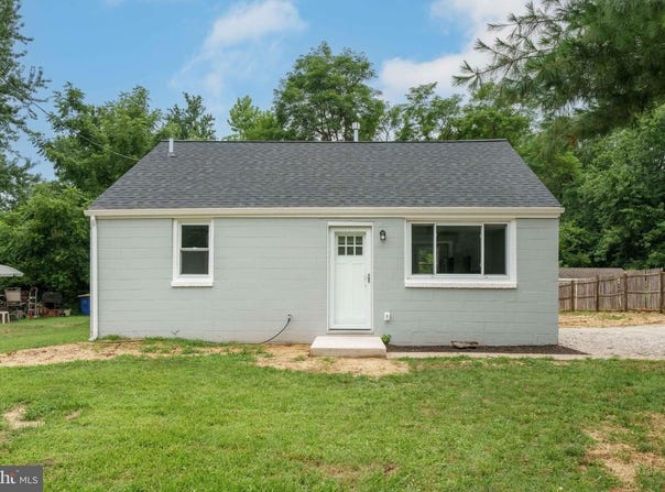 38 BUTTONWOOD AVE, NEW CASTLE, DE 19720