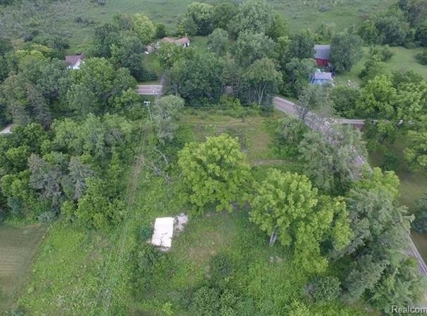 Hunter Road, Brighton, MI 48114