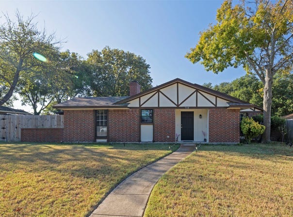 710 Waynelee Drive, Lancaster, TX 75146