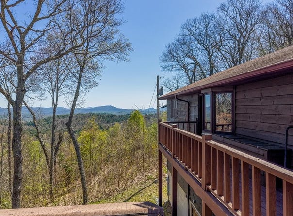 623 Buggy Barn Rd, Cullowhee, NC 28723