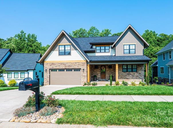 3741 9th Street Court NE, Hickory, NC 28601