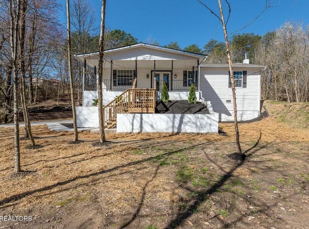 2055 Lake City Hwy, Clinton, TN 37716