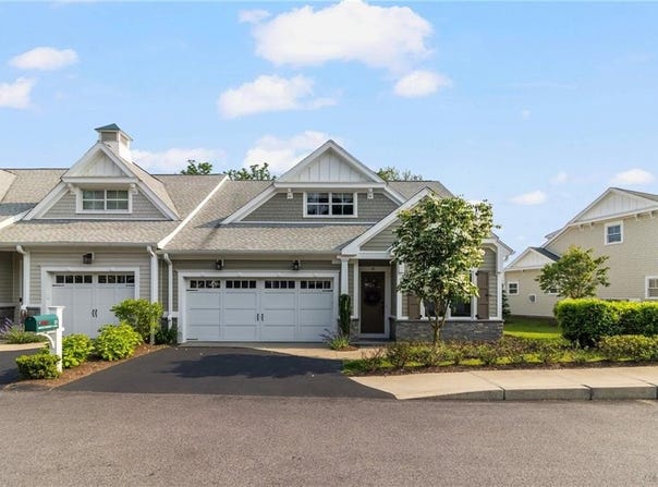 23 MIDDLEBERRY Lane, East Greenwich, RI 02818
