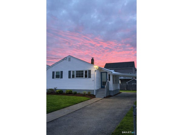 945 E Broadway, Milford, CT 06460