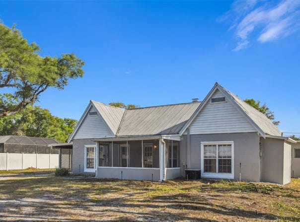 816 W COUNTRY CLUB DRIVE, TAMPA, FL 33612