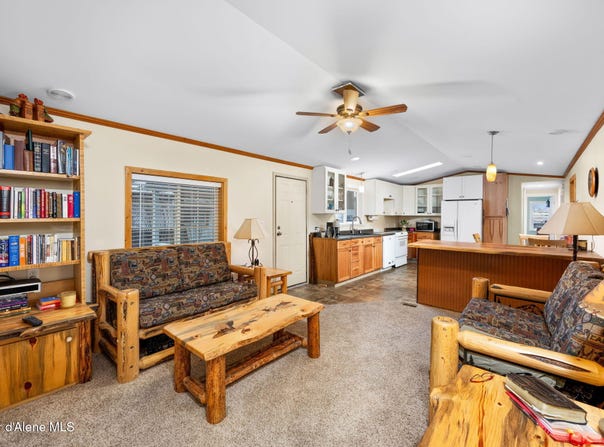 9140 N Starr Loop, Hayden, ID 83835