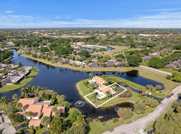 2211 Las Casitas Drive, Wellington, FL 33414