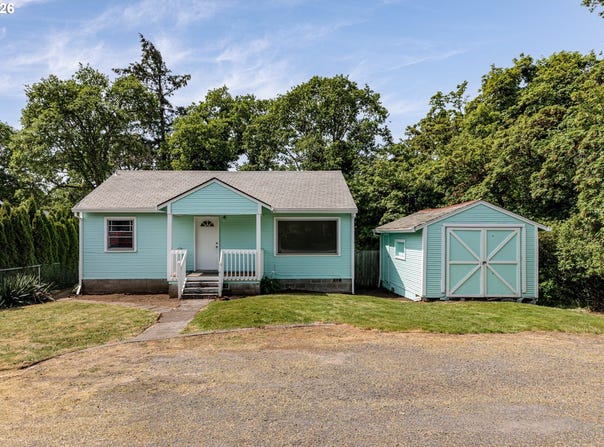 215 S 8TH St, StHelens, OR 97051
