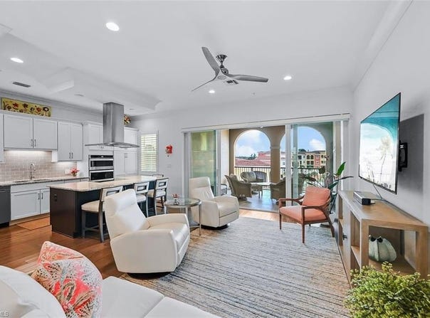 21530 Strada Nuova Cir, ESTERO, FL 33928