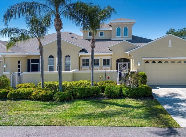 2246 SIFIELD GREENS WAY, SUN CITY CENTER, FL 33573