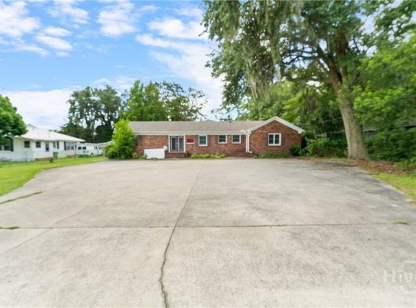 202 E General Stewart Way, Hinesville, GA 31313
