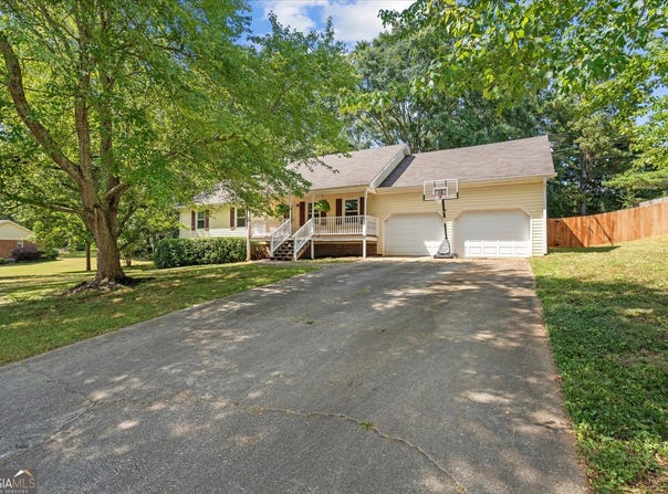 40 W Triple Tree, Carrollton, GA 30117