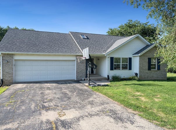 1442 W Indian Heights, OREGON, IL 61061