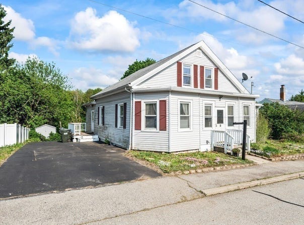 5 Crosby St, Webster, MA 01570