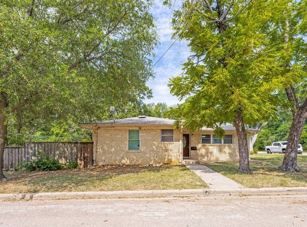 1600 W Hull Street, Denison, TX 75020