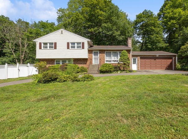 5 Ash Drive, North Branford, CT 06472