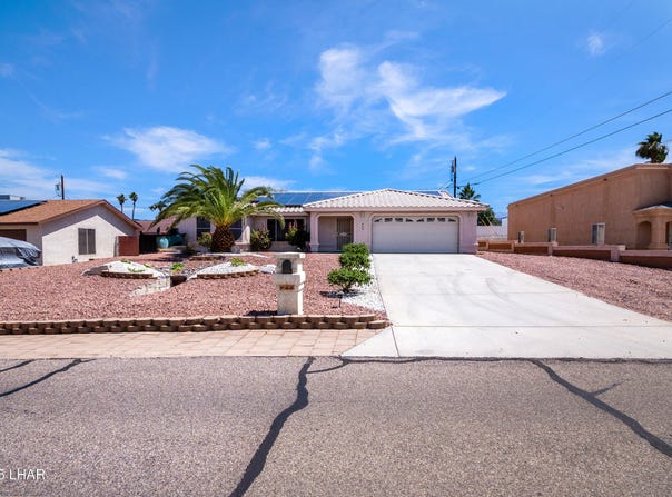448 Meadows Dr, Lake Havasu City, AZ 86404
