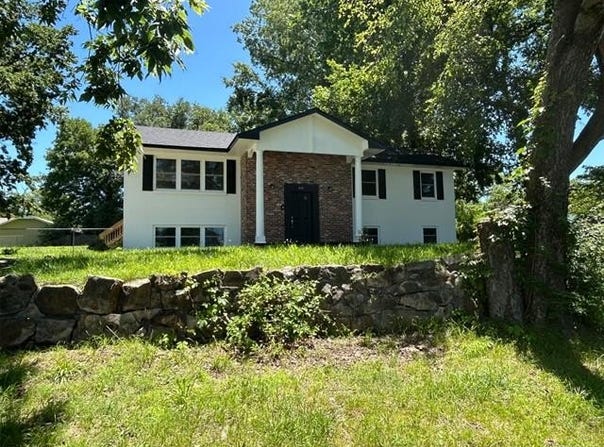 611 S Hazel Street, Grove, OK 74344