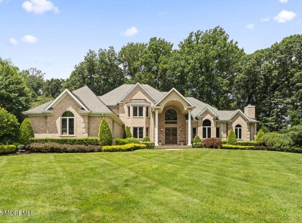 7 Red Oak Run, Holmdel, NJ 07733