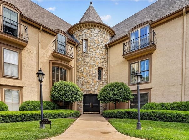 7223 Mission Road, Prairie Village, KS 66208
