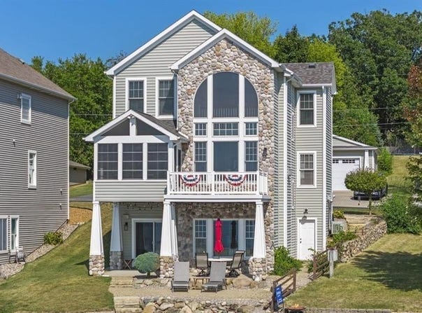 255 Lane 101 Hamilton Lake, Hamilton, IN 46742-9522