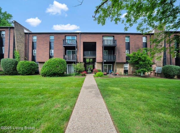 3506 Lodge Ln, Louisville, KY 40218