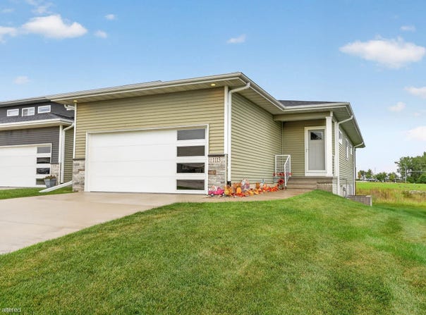 1113 Loren Drive, Cedar Falls, IA 50613