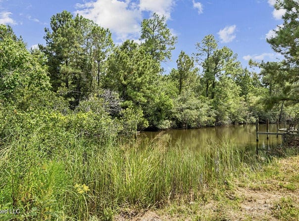 Kalaepohuko Drive, Diamondhead, MS 39525