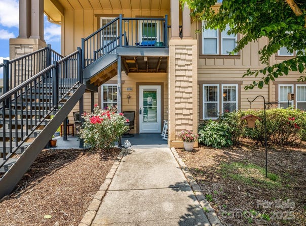 1901 Deermouse Way, Hendersonville, NC 28792