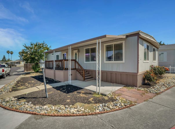 5166 Sunrise Dr, Livermore, CA 94551