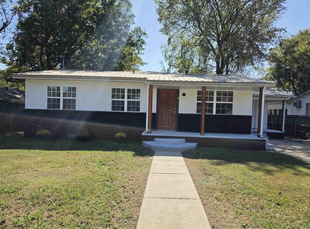 1302 E Court St, Paragould, AR 72450