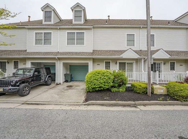 19 Clipper Ct, Atlantic City, NJ 08401