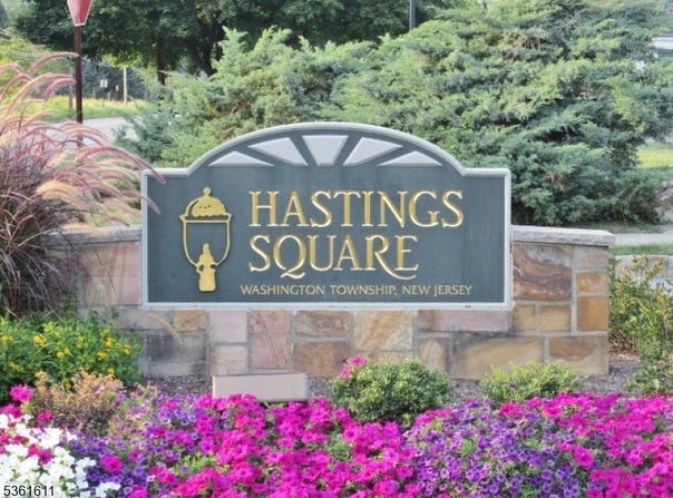 35 BENNINGTON SQ., Washington Twp., NJ 07840-4207