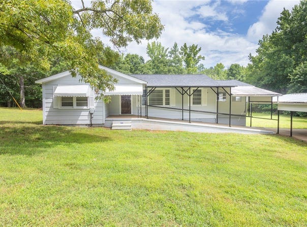 1317 E Broad Street, Iva, SC 29655