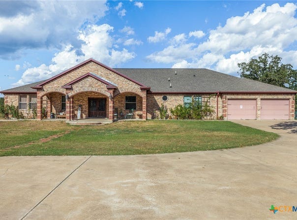 1102 Private Road 2332, Giddings, TX 78942