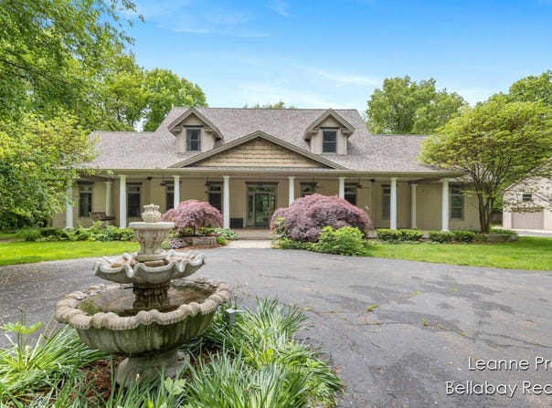 1020 E Woodlawn Avenue, Hastings, MI 49058