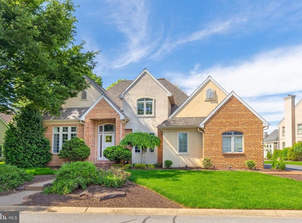 826 BENT CREEK DRIVE, LITITZ, PA 17543