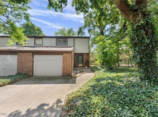 919 Saint Ambrose Drive, Akron, OH 44307