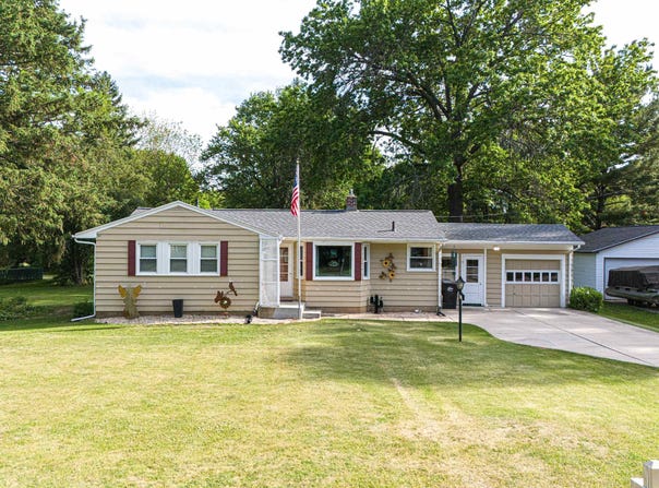 2530 White Oaks Drive, Beloit, WI 53511