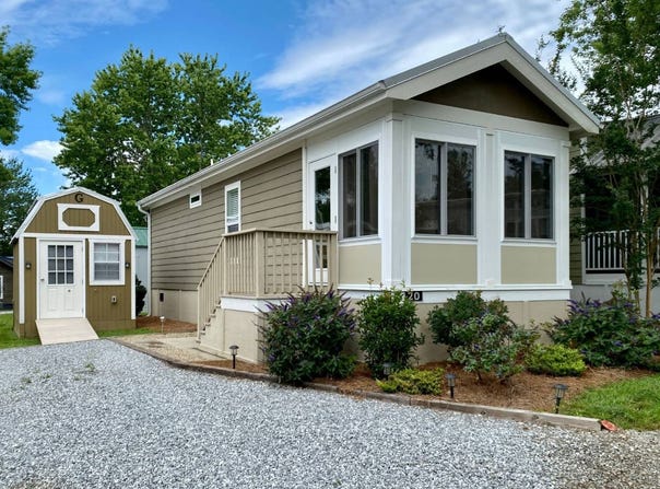 20 Two Swans Lane, Flat Rock, NC 28731