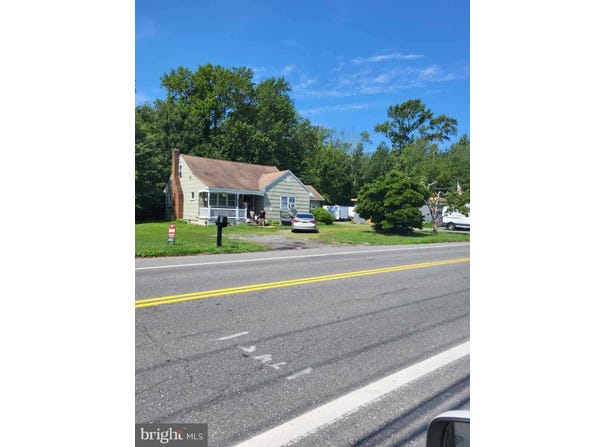 527 MILL CREEK ROAD, MANAHAWKIN, NJ 08050