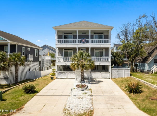 107 SE 54th Street, Oak Island, NC 28465