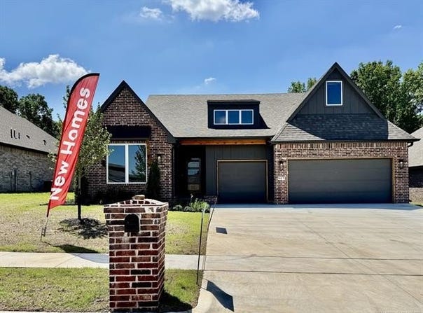 807 E Jacksonville Street, Broken Arrow, OK 74012